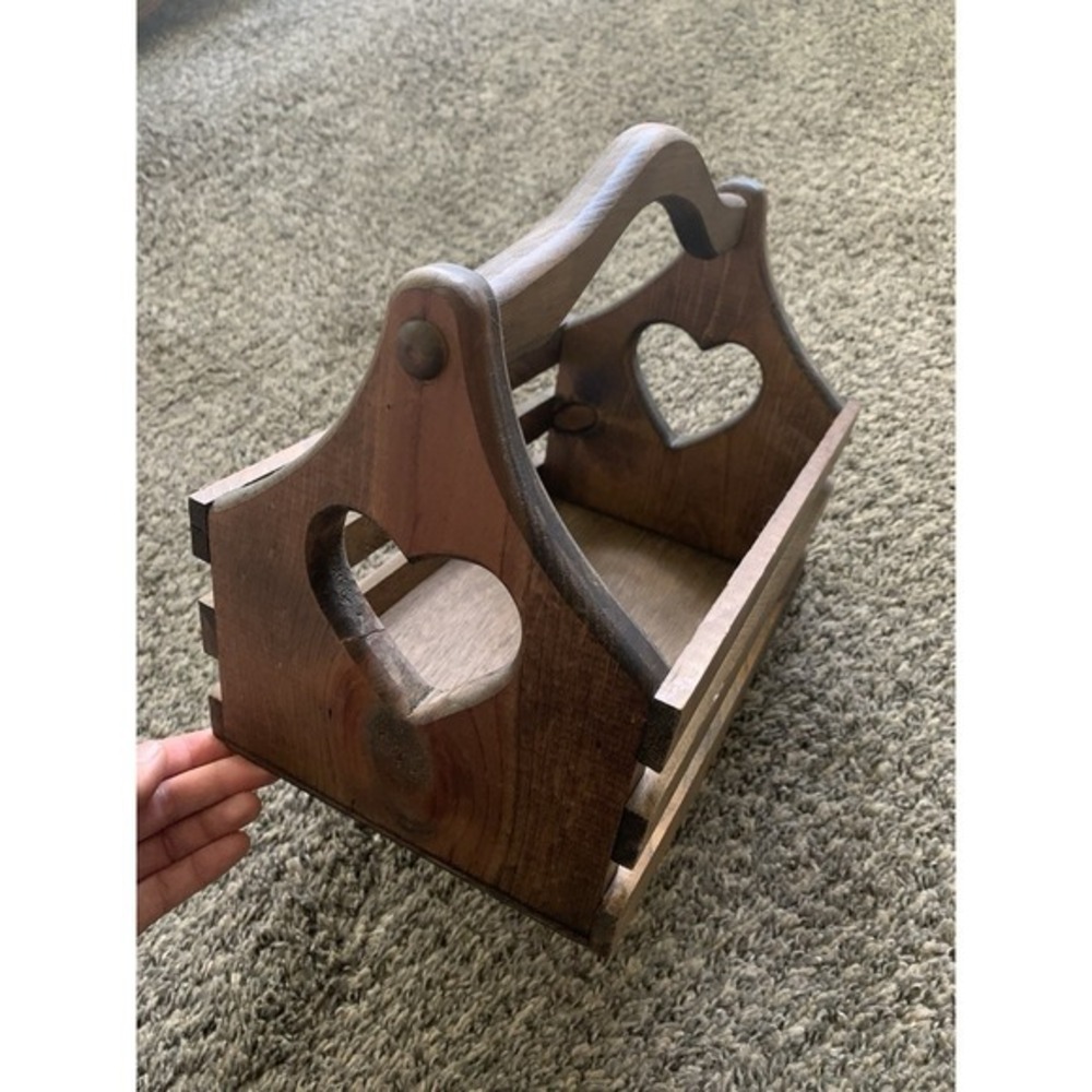 Vintage Wooden Heart Basket‎